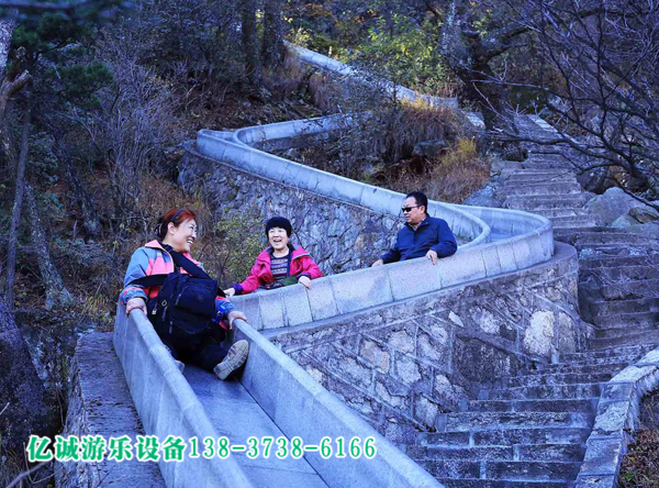 景區(qū)的旅游項(xiàng)目-滑道“大滑梯”