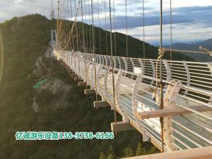 琵巖山玻璃吊橋、步步驚心，高空秋千、滑索